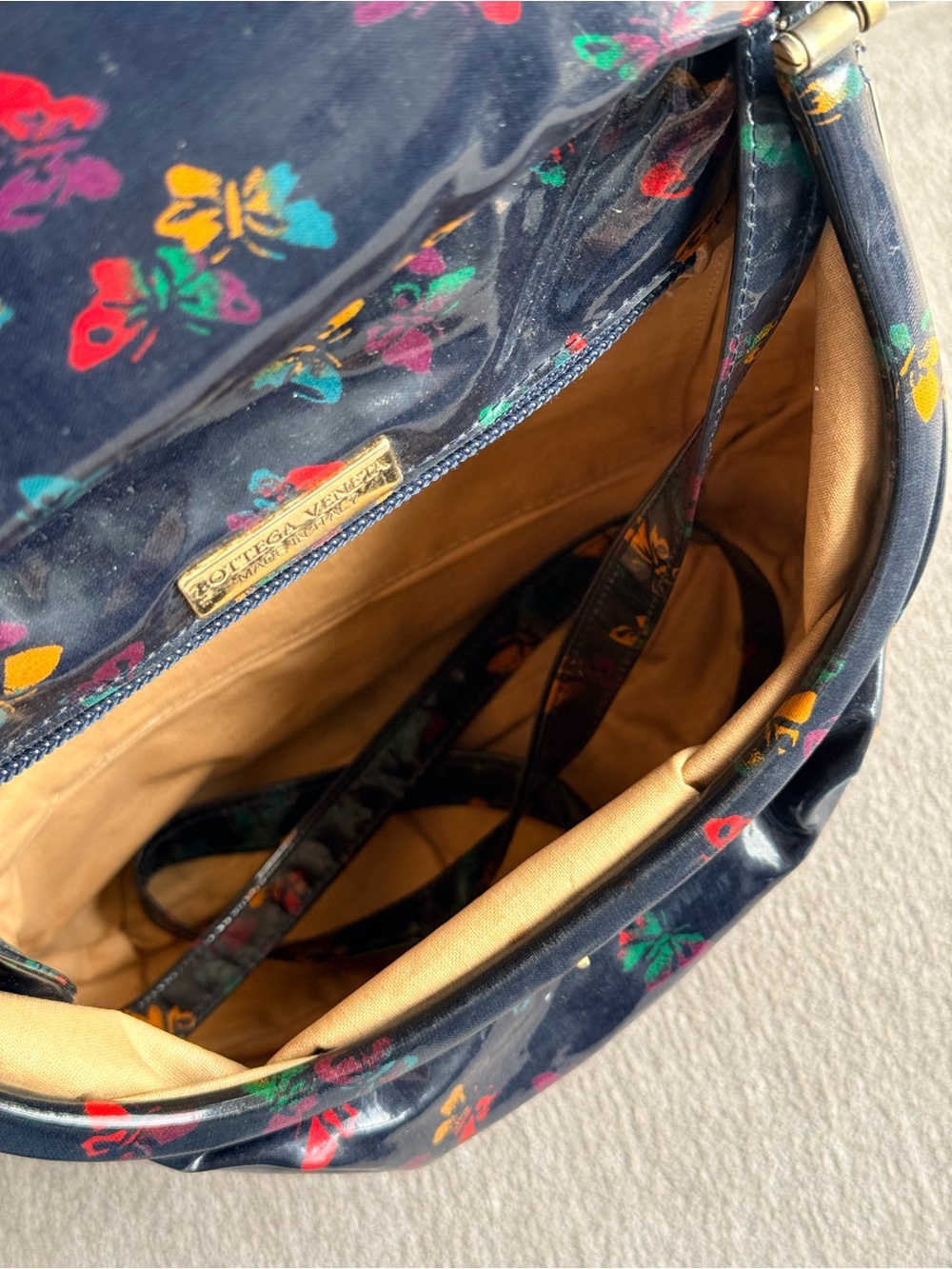 Bottega Veneta Butterfly Print Vintage Shoulder Bag with COA - Picture 7 of 11